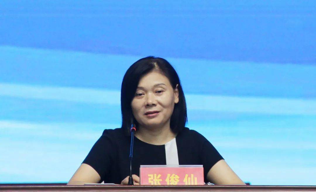 运城盐化中学召开法治教育专题讲座_义务_工作_梁向英