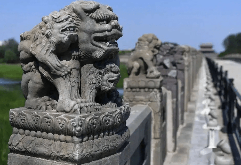 卢沟桥的狮子王冠图片