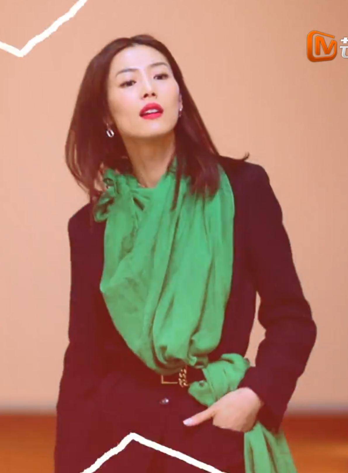 刘雯和胡兵害羞,20位女星和妈妈秒成喜剧人,这是什么神仙综艺_李四蛋