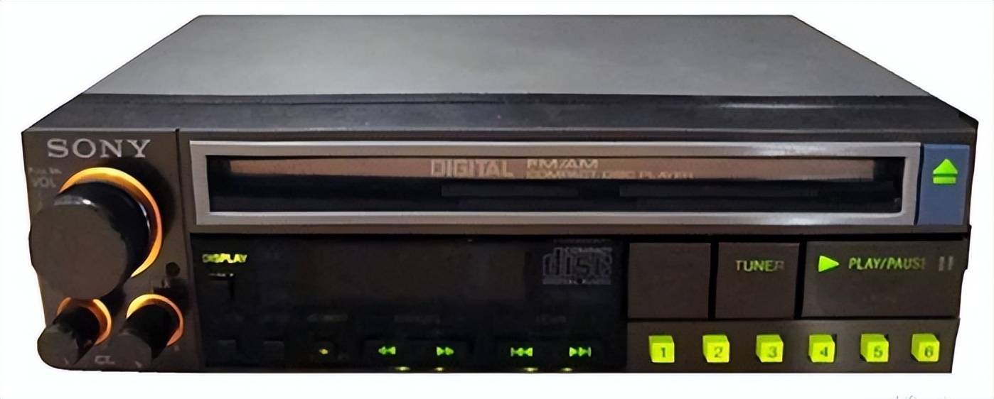 还有业界公认的,最伟大的汽车音响主机sony cdx-7.