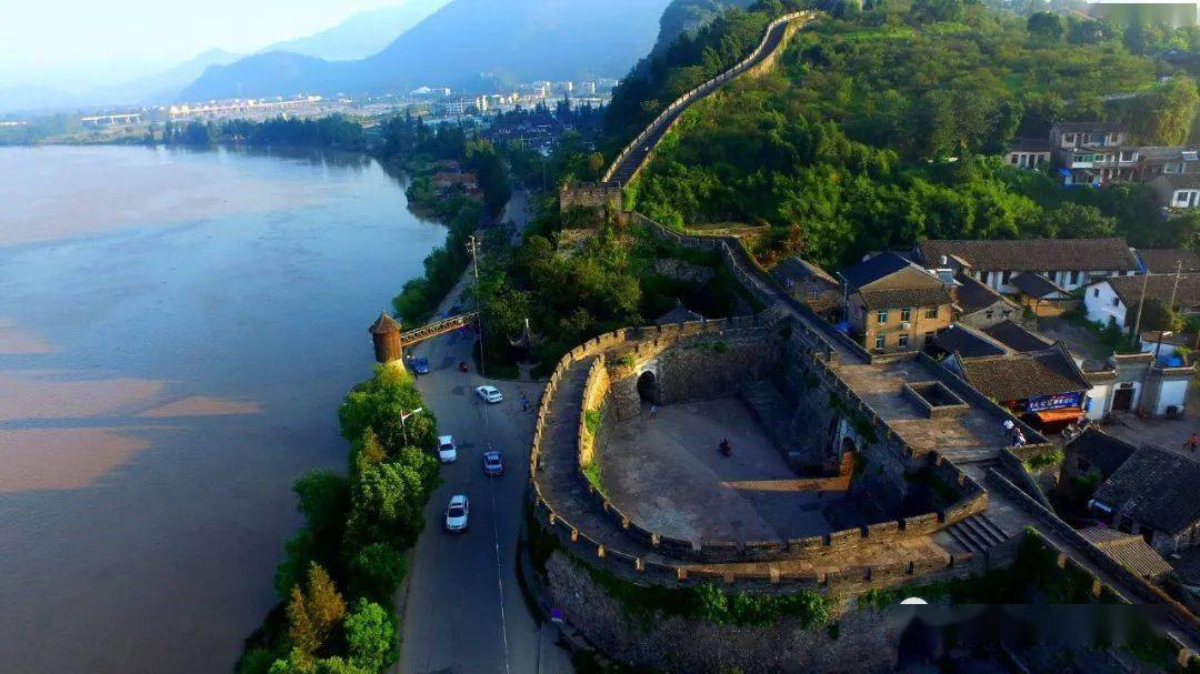 揽胜门起,过顾景楼,登白云楼,走遍8座空心敌台,远眺鹿园可可爱爱的