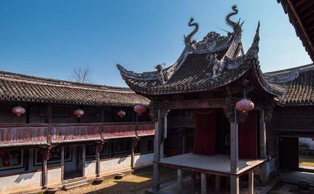 浙江有座古镇，三国时期就有人居住，古建极具特色，都是原生态