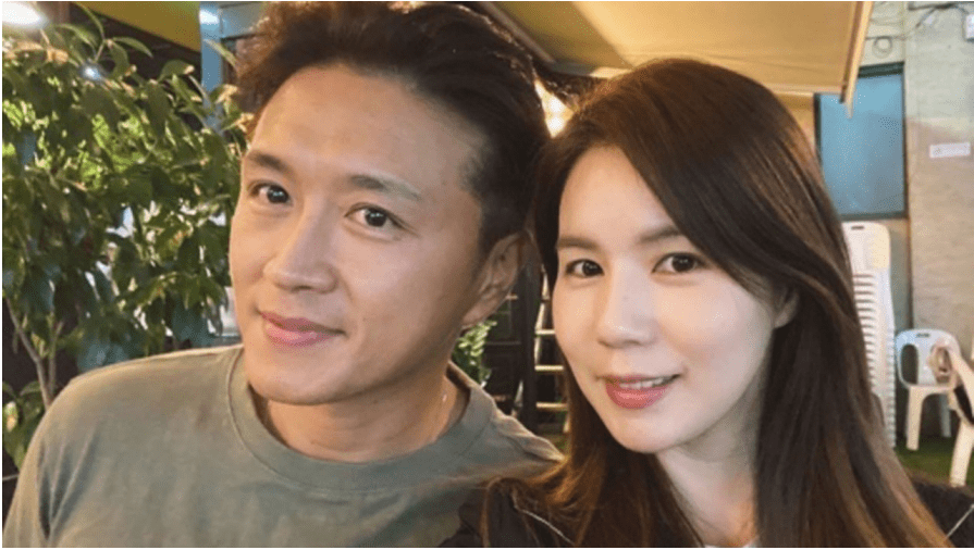 韩国演员兼妻子陈泰贤(甄泰贤)和朴诗恩已经结婚七年了.