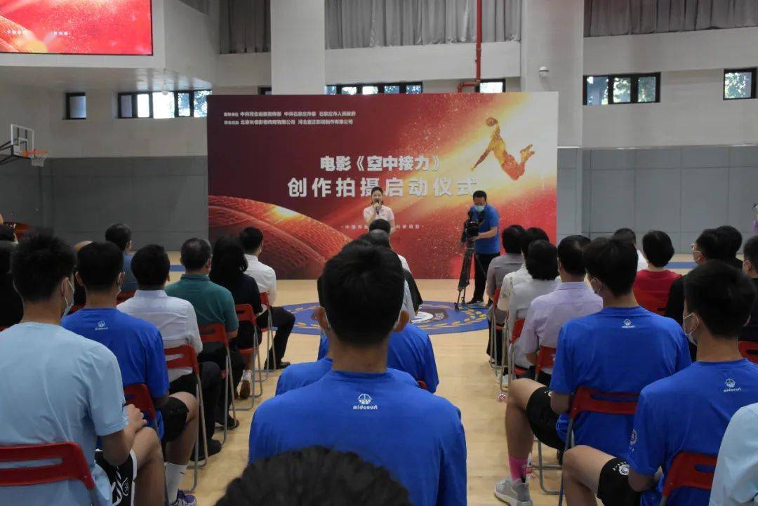 勇夺全国总冠军的精彩视频二中女篮表演花式篮球石家庄二中是河北首批