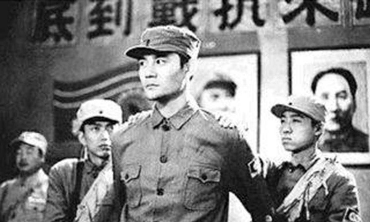 很快,一些报纸就以"黄克功逼婚杀人事件"等为标题,对延安的"桃色案件"