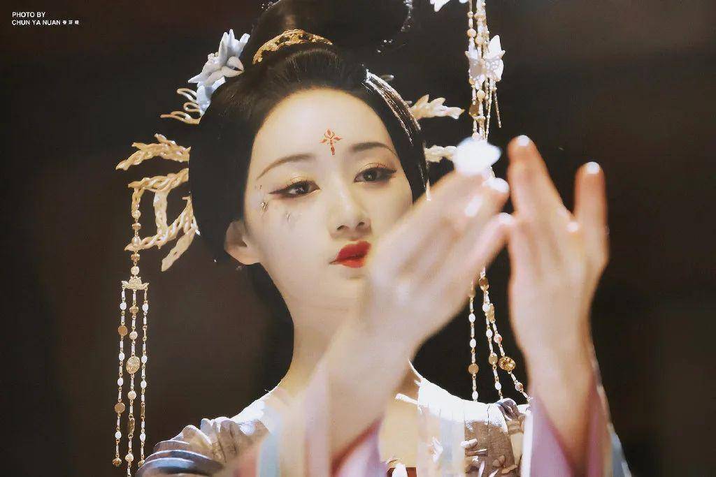 苍兰诀 出现日系元素 花魁扮相被指像艺伎 服饰也倭风 东方 中国 悦尊 苍兰诀 出现日系元素 花魁扮相被指像艺伎 服饰也倭风 东方 中国 悦尊