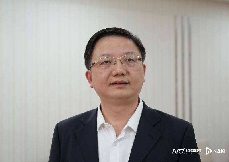 中山火炬开发区党工委委员,中山港街道党工委副书记,办事处主任谭梅山