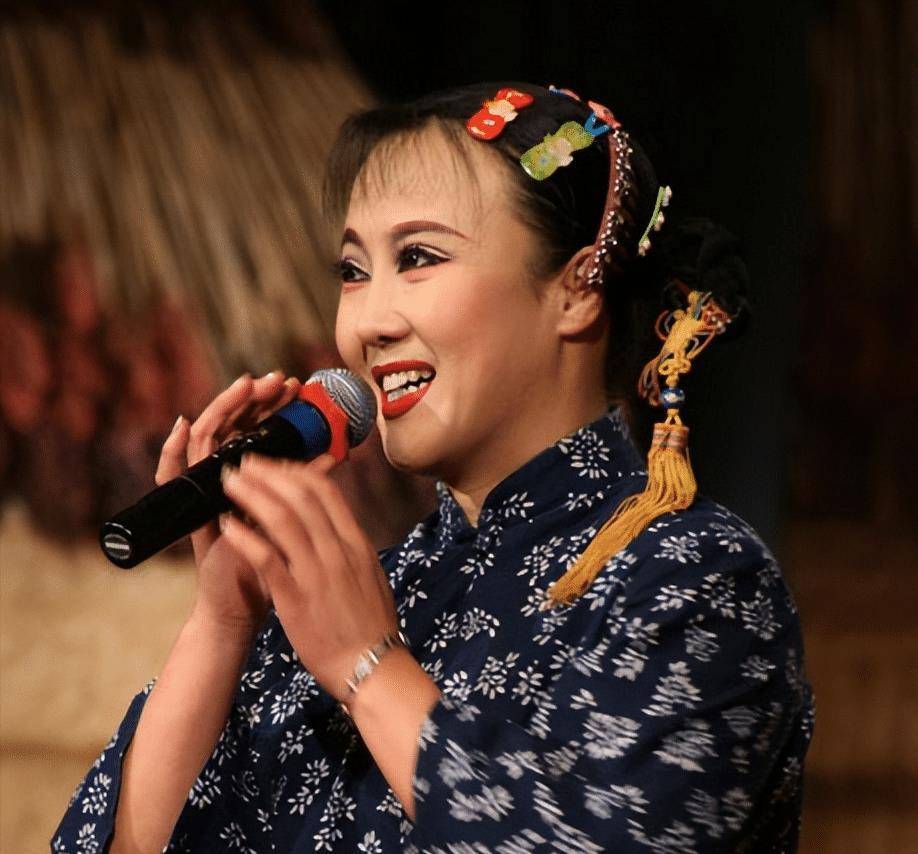 娇娇宣布退网后,发文称正在精神病医院就医,却遭网友讽刺是摆拍_视频_