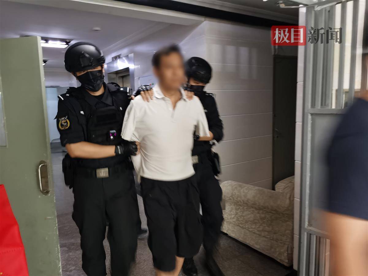 曾轰动上海的抢劫案告破:嫌疑人打劫邮局10万元逃逸,警方追捕20年将其抓获_沈某_邮政_案件