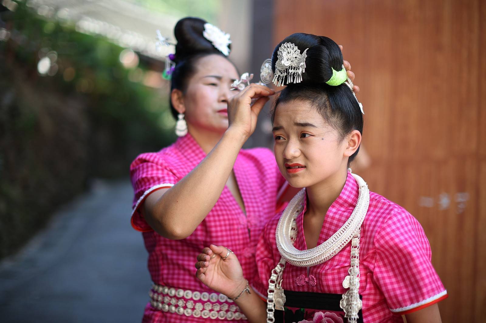 丹寨苗族八大支系服饰——南皋支系苗服_刺绣工_风韵_发型