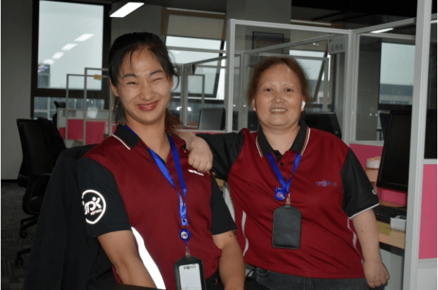 来到圆通速递助残基地浙江共享客服中心,敞亮舒适的办公空间,敲击键盘