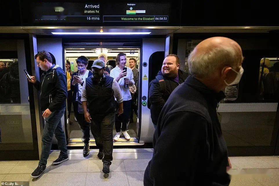 不用转车了,伦敦女王线宣布贯通日期!有中国力量背后助力.