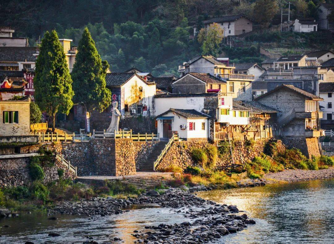 这里远山如黛,清溪悠悠,清康熙年间已然成为了乌溪江畔重要的水运码头