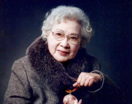 秦怡:最长寿的抗病明星,"跨越世纪的美丽",看看她就知道了!