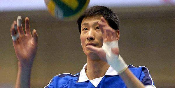 男排国手郑亮:职业生涯辉煌却遭瘫痪,如今为赚医药费做起直播_训练