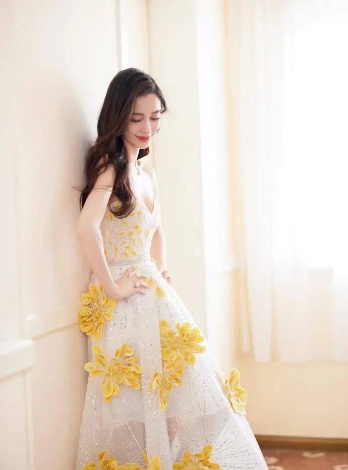 baby穿6套dior古董高定礼服,气质优雅沉稳,甜美,复古皆可驾驭_baby