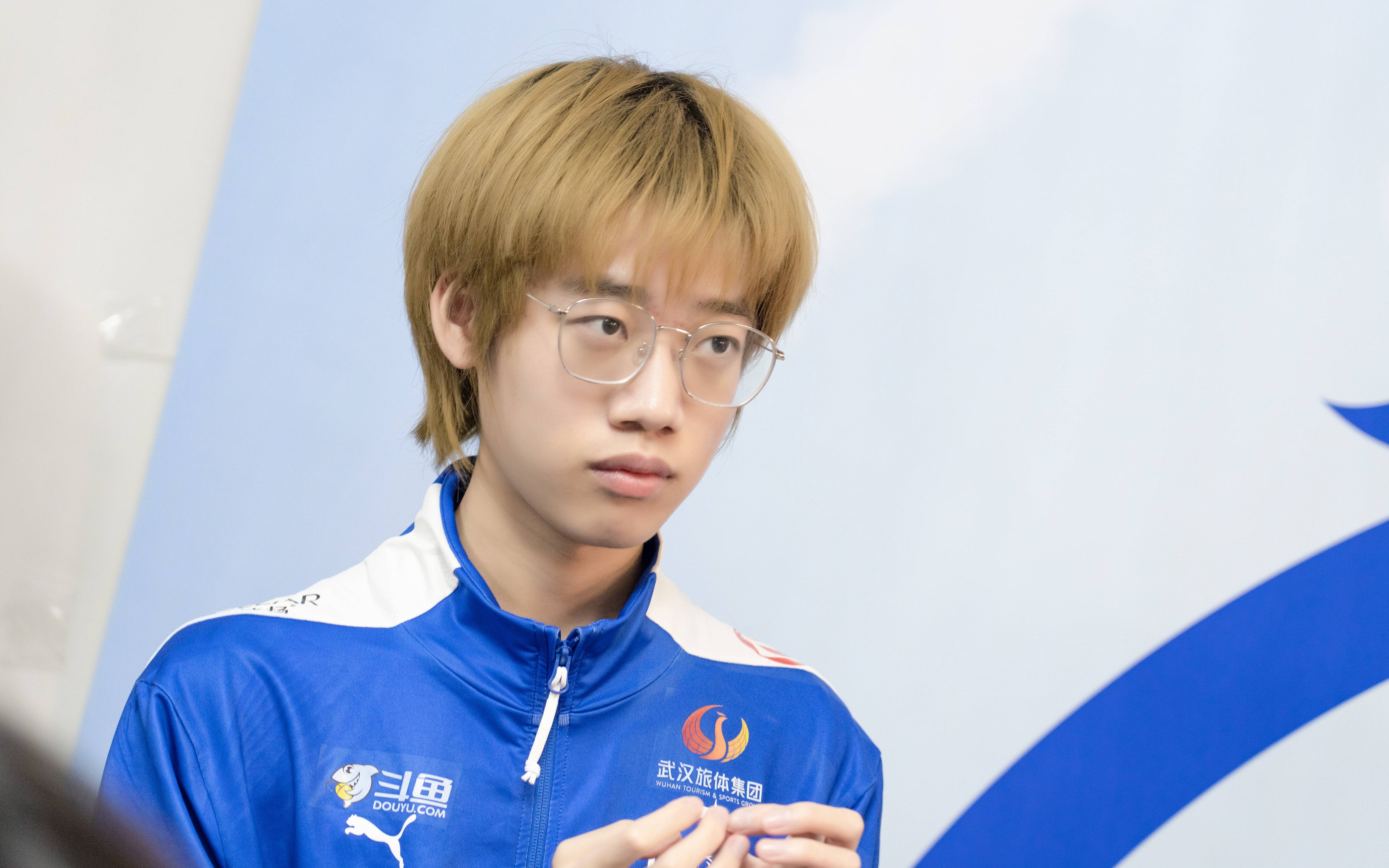 五冠在手仍不满足,清融说电竞让人生有了意义|专访_黄垚钦_eStarPro_中路