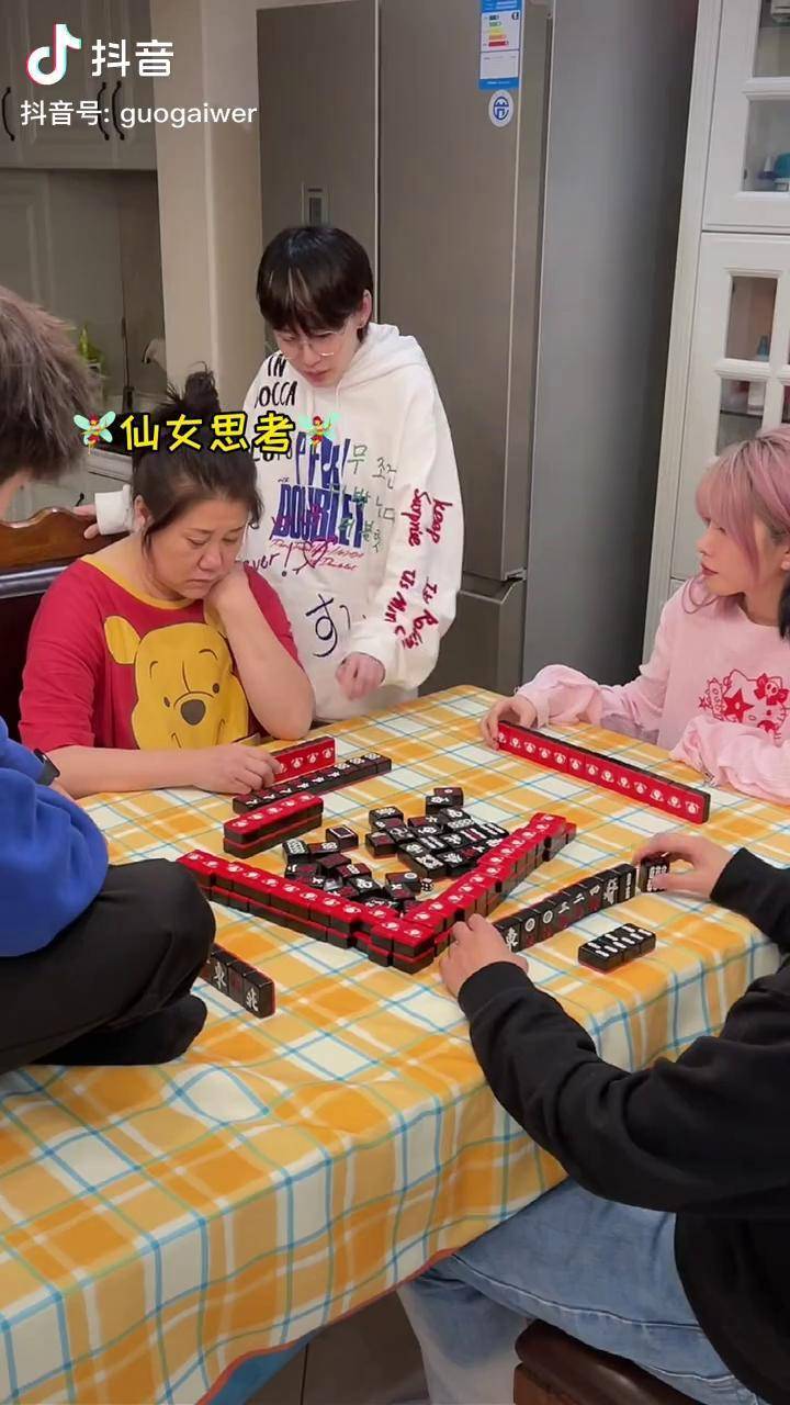 河马君 爆胎草莓粥 广宇 多多读书月 今日迷惑行为_妈沫_河马_草莓