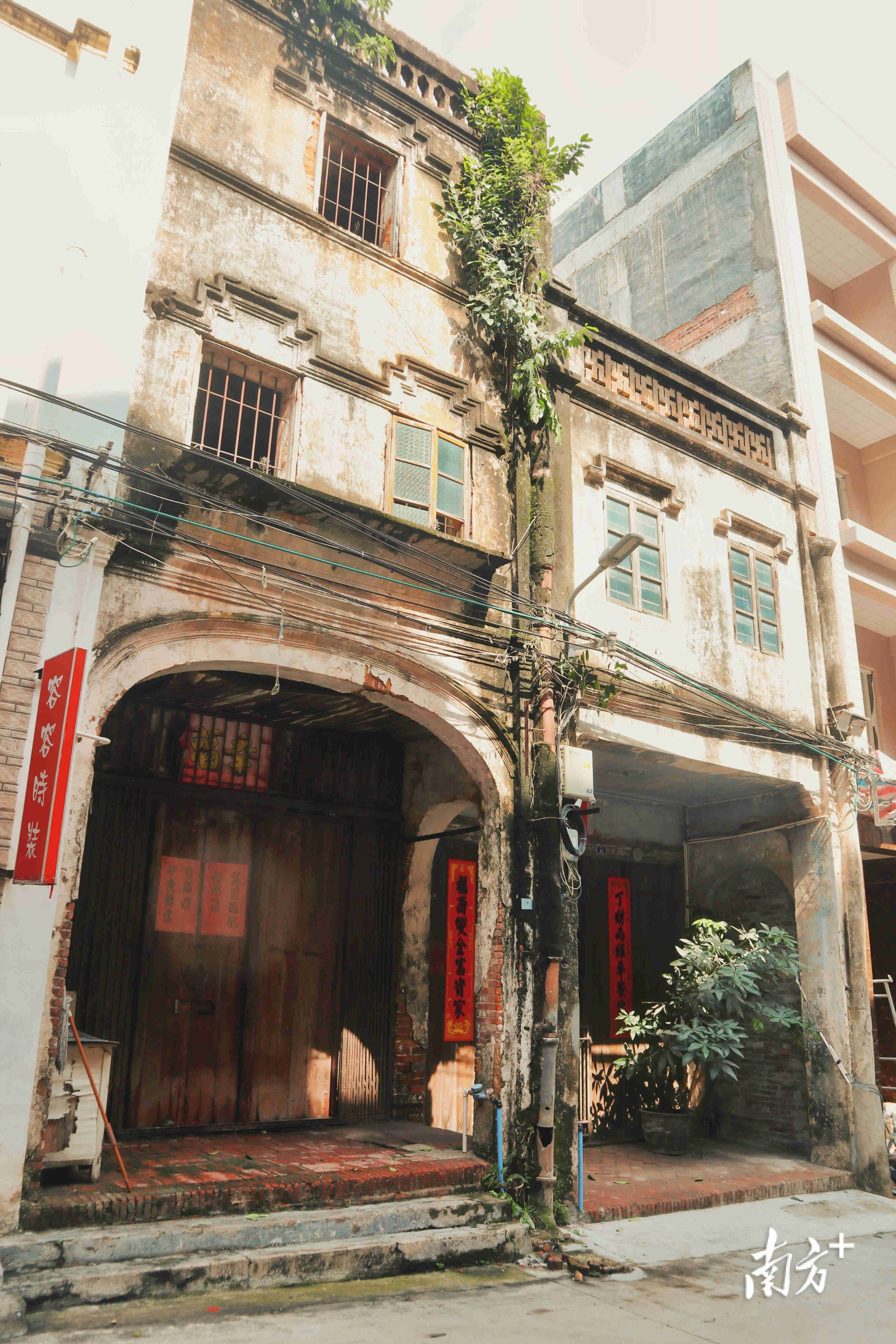 吴川梅菉骑楼街:百年骑楼 烟火人间_梅菉街道_凌生_李达