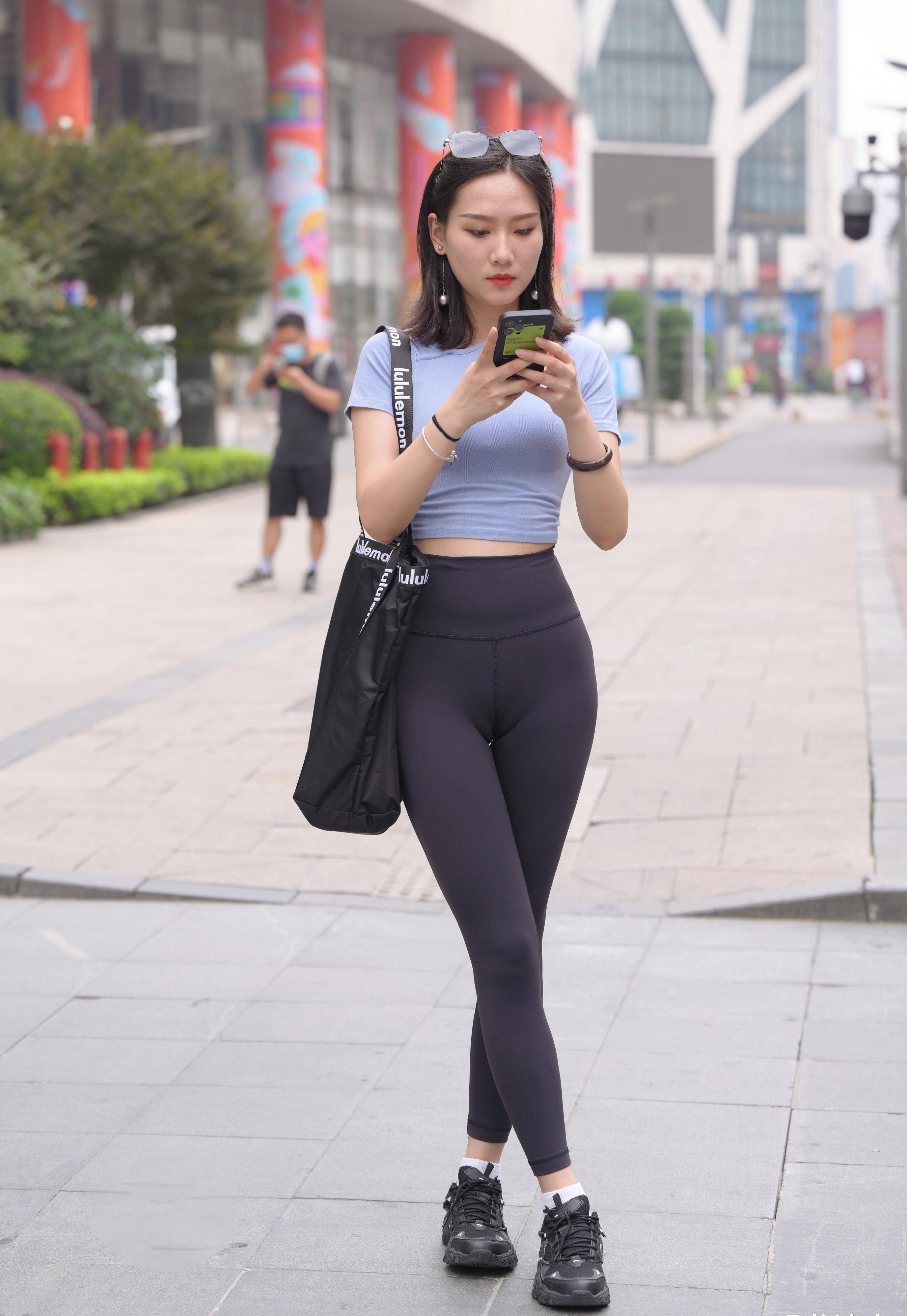 身材不好的女生，还真不敢穿瑜伽裤上街。|瑜伽裤|上街|身材_新浪新闻