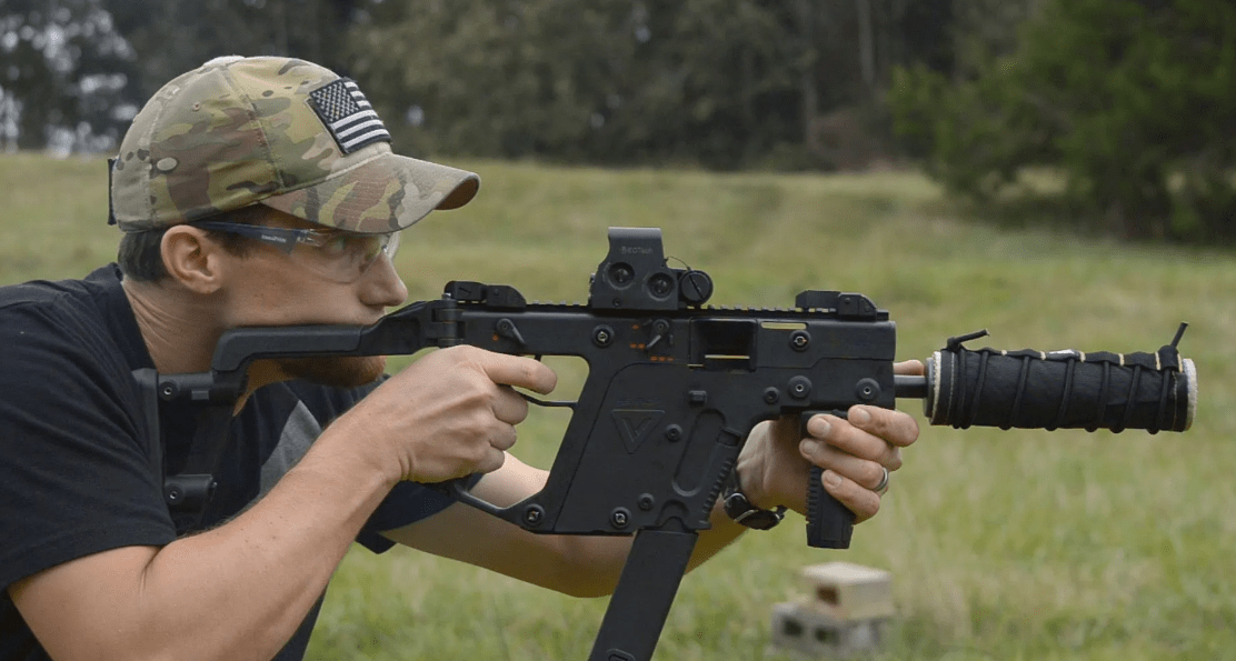 为何没人拿冲锋枪呢?_野牛_的武器_射击距离