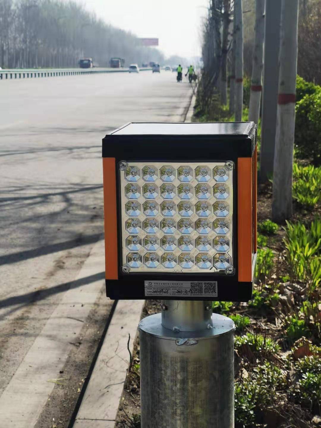 雾天高速公路常用智慧诱导警示灯_车辆_产品_距离