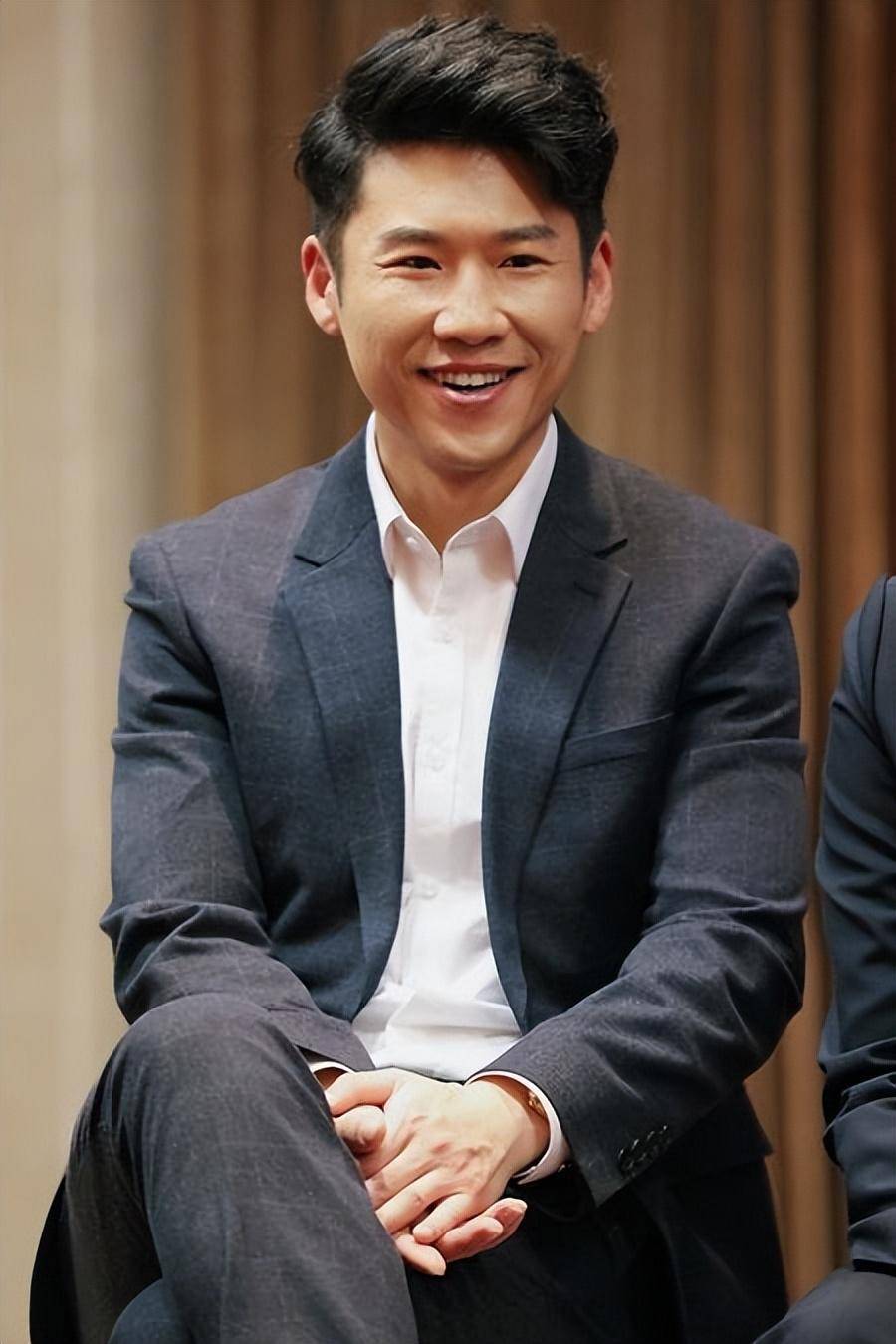 演员王骁:不接受演员父母的帮助,27岁转型演员,也能事业有成_王治钧