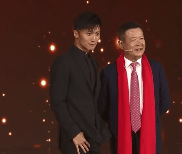 谢霆锋代言国货20年,首次透露代言原因,与丁水波再合影引回忆杀_特步