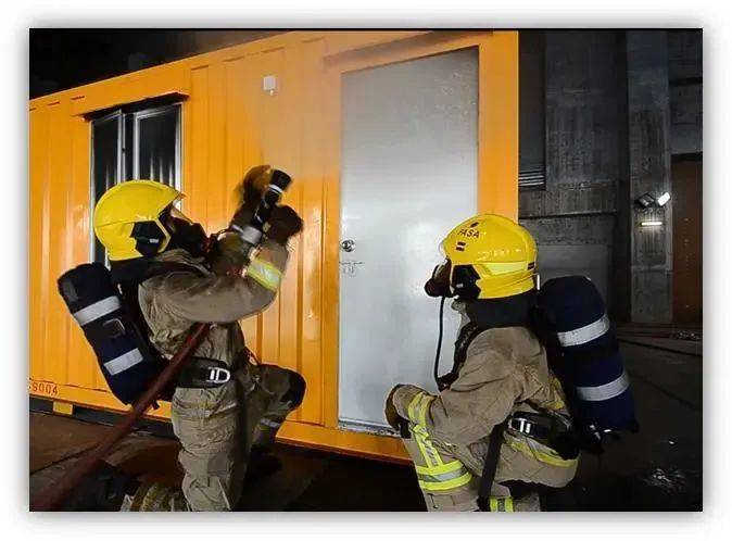 轰燃、回燃、爆燃的识别预防和应对措施_燃烧_火灾_房间