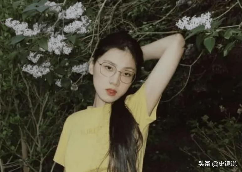 女演员刘玥,拍摄的7秒视频播放量破百万,人设为清华大学高材生_热度