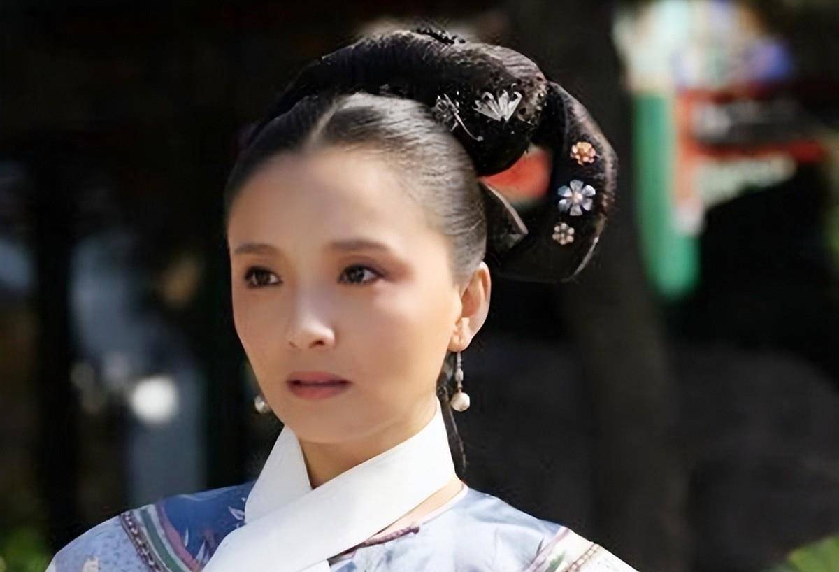 苏培盛的"徒弟"小夏子就在这个时候"以命相搏,直接给皇帝端上来一杯