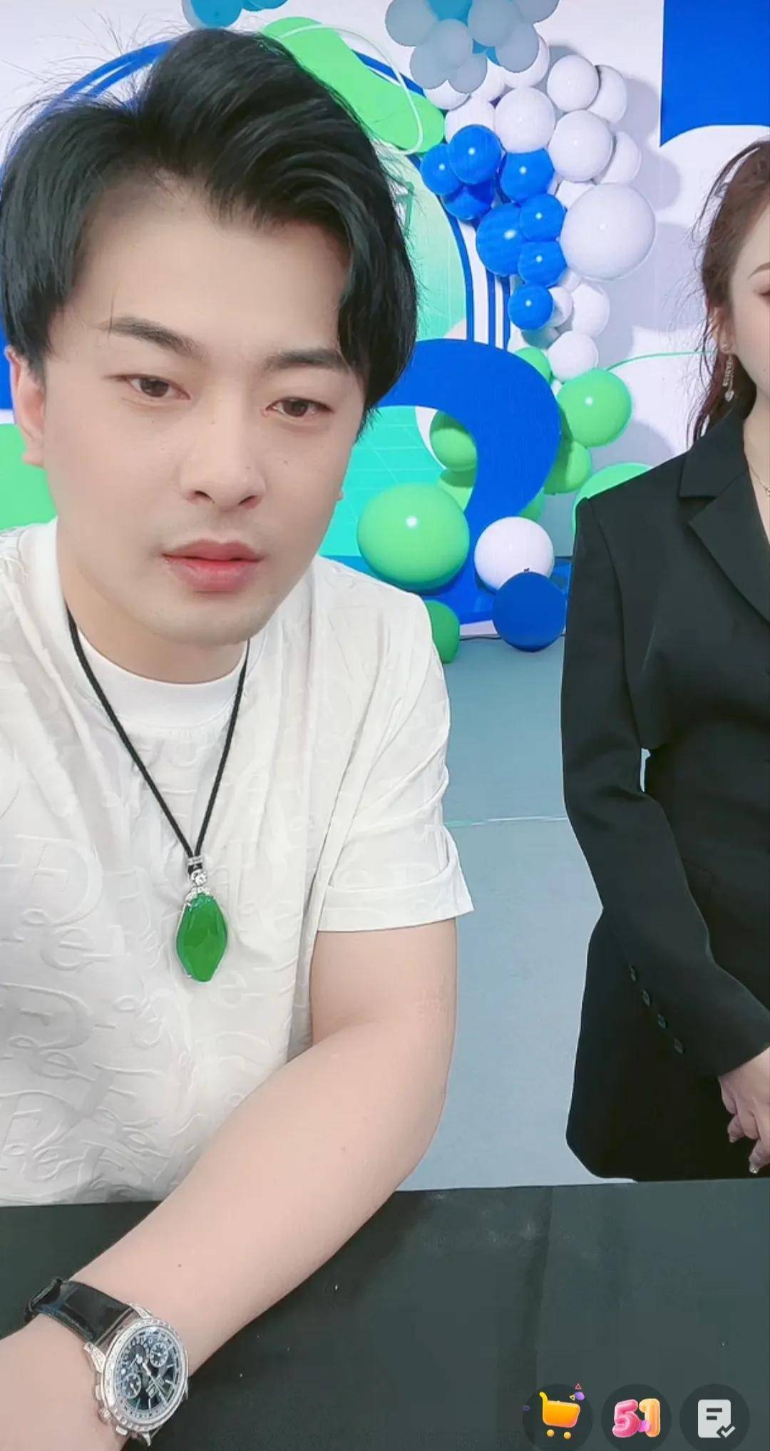 网红二驴的情商比秃子方丈高,狂舔辛巴辛有志,为了东山再起_辛选_翡翠