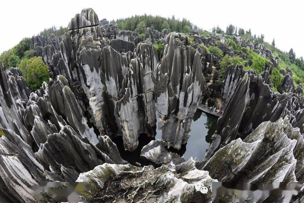 岩溶地貌在国际上称喀斯特地貌,是指以亚得利亚海最北端伊斯特拉半岛