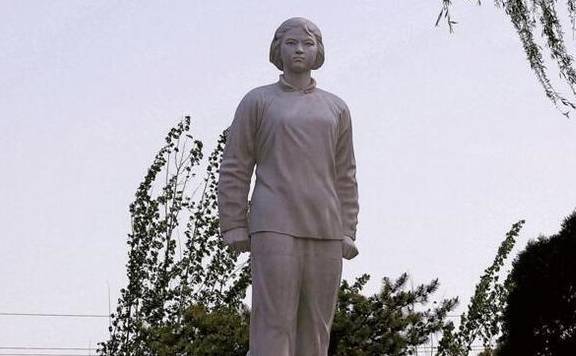 她是出卖刘胡兰的叛徒,16年后自首,被枪毙前说出当年告密的原因_八路