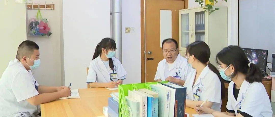 “医”心向党 踔厉奋进丨呼吸科医生的初心与坚守_周向前_工作_患者