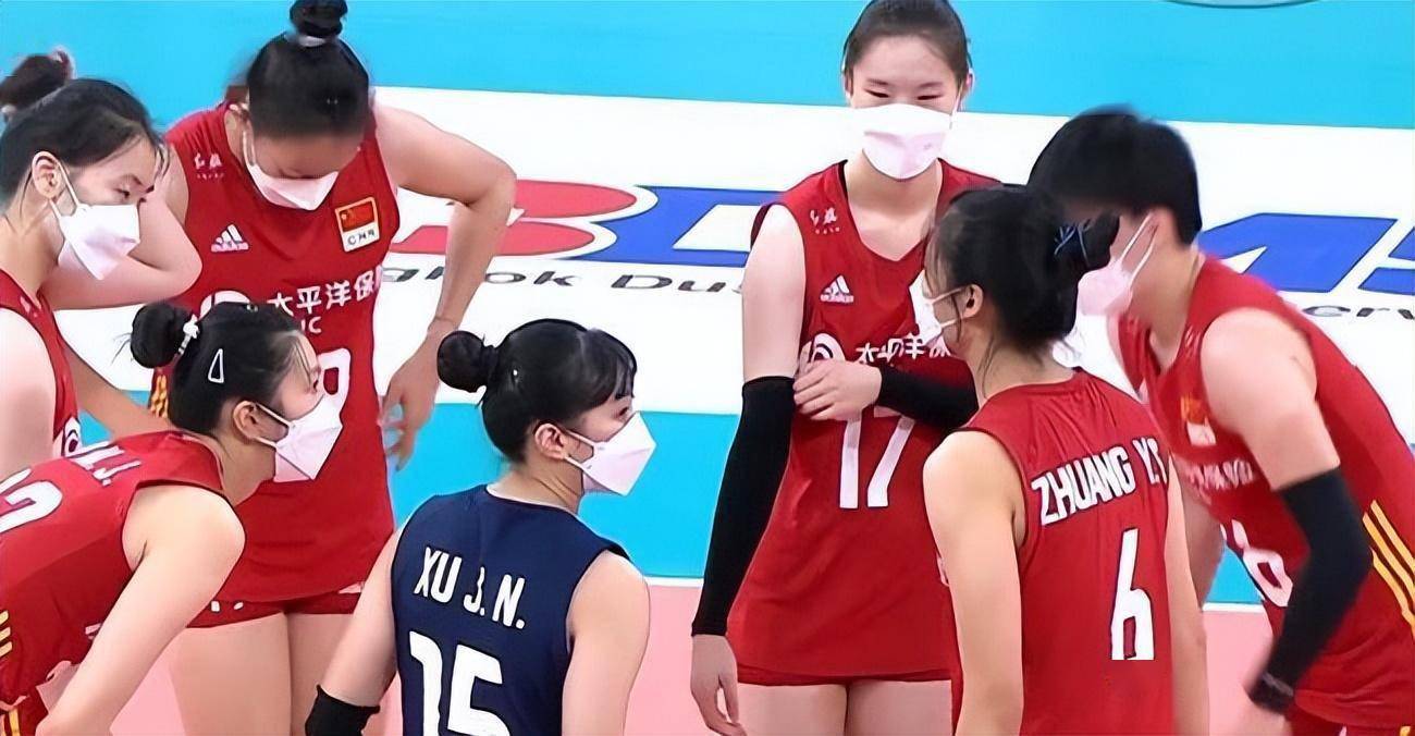 沖上熱搜！中國女排戴口罩參賽引爭議，輿論熱議：對球員不負責