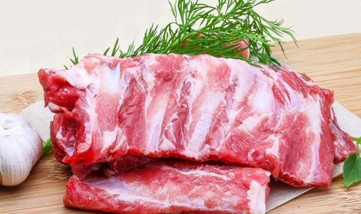 冻猪肉最忌直接泡水,教你3个"快速解冻"妙招,解冻快肉还鲜嫩_冷冻