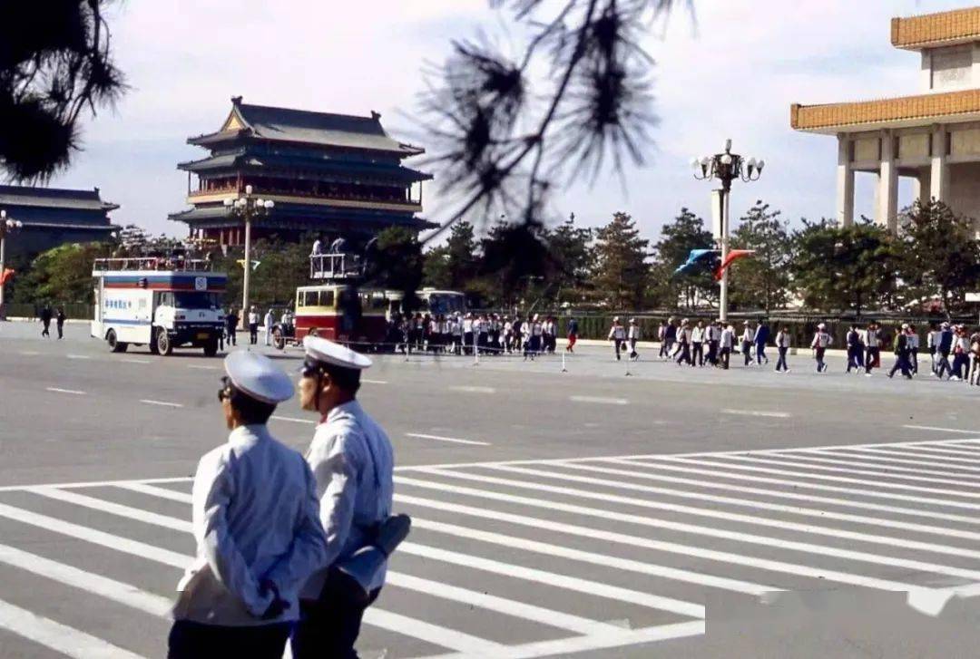 故宮神武門前1983年,東單菜市場牛羊肉組1983年