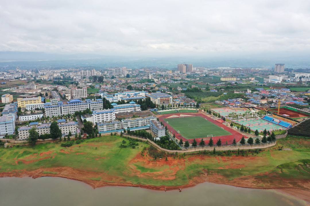 不断扩建提升中的盐源县民族中学让"金凤凰"飞回来"筑巢引凤"为人才