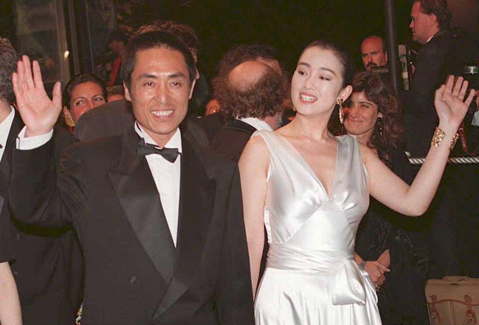 败给电影女神和小娇妻,初恋肖华陪张艺谋熬过20年,比你想得更苦_陈婷