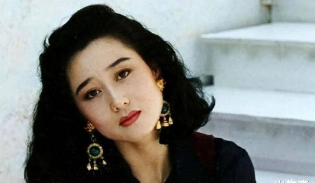 当看到她侧脸的那一刻,难怪李连杰把她当宝_美人_作品_明星