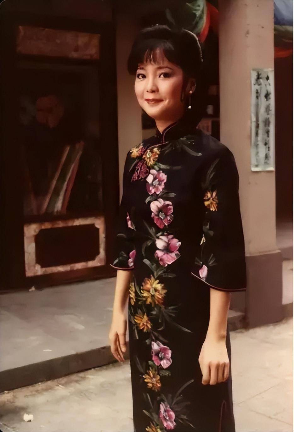 分手成龙的女人,有多优秀_邓丽君_母亲_父母