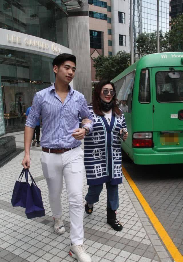 赌王女婿辛奇隆:21岁近满分考入哈佛,和老婆姐弟恋女方陪嫁14亿_何超