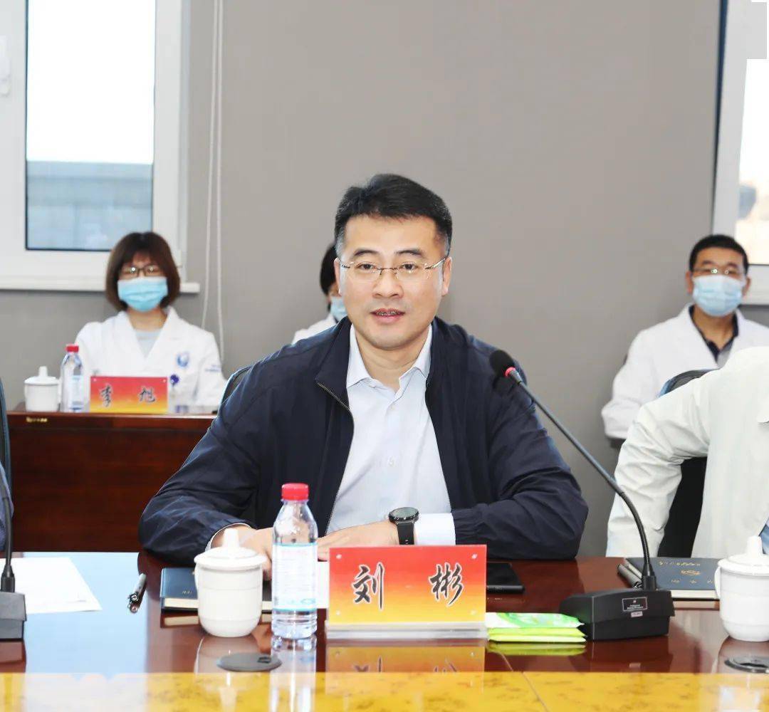 一院梅河医院挂牌成立一周年之际,吉大一院党委书记吕国悦,院长刘彬