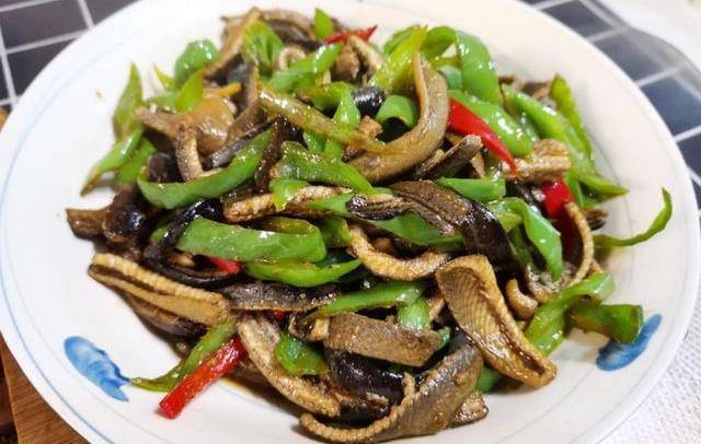 炒鳝丝，不需要糊塌塌的，根根分明更好吃_去腥_味道_洋葱