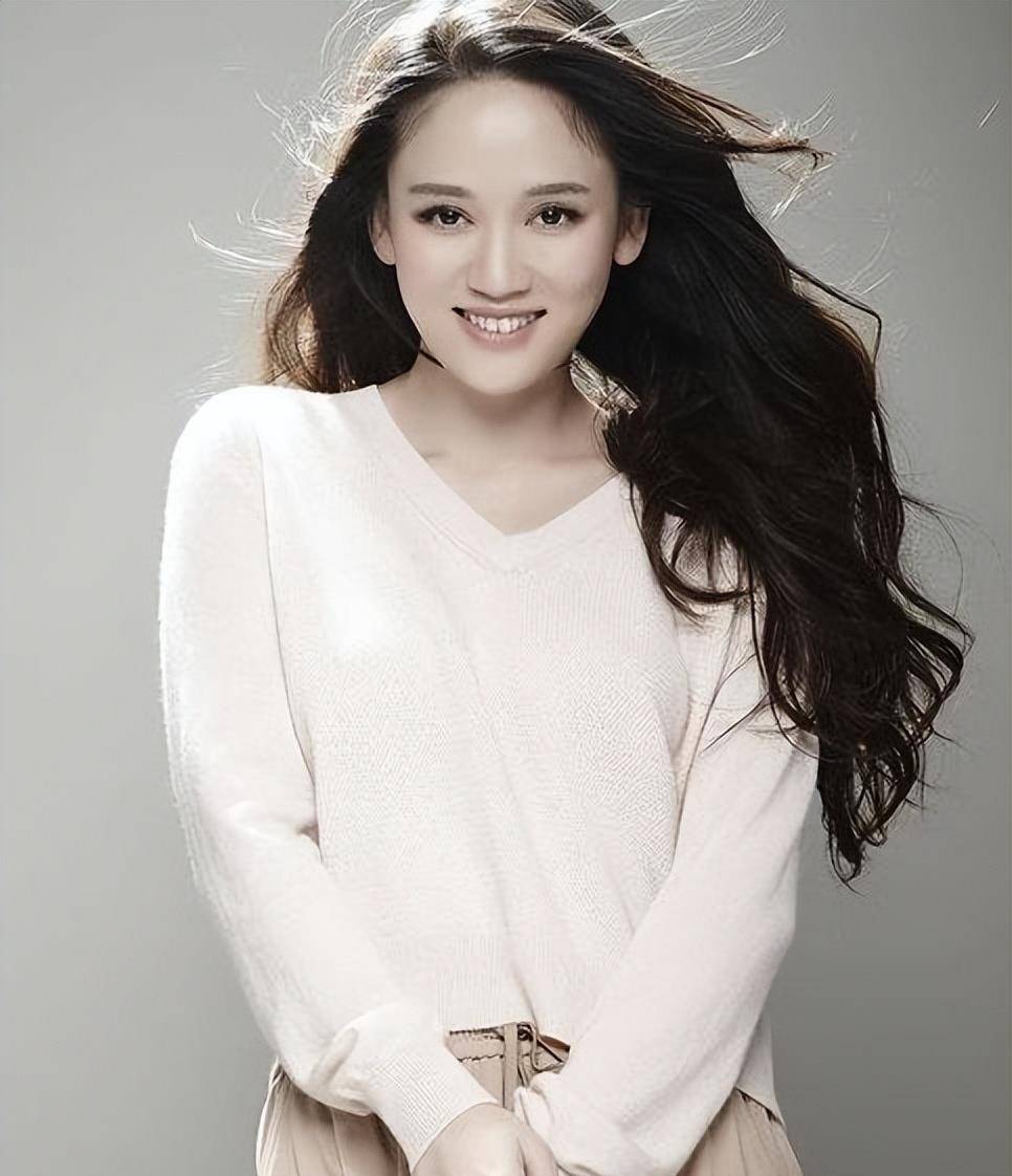 霍建华:与陈乔恩相恋8年,却转身娶大3岁的林心如,如今他幸福吗_父母