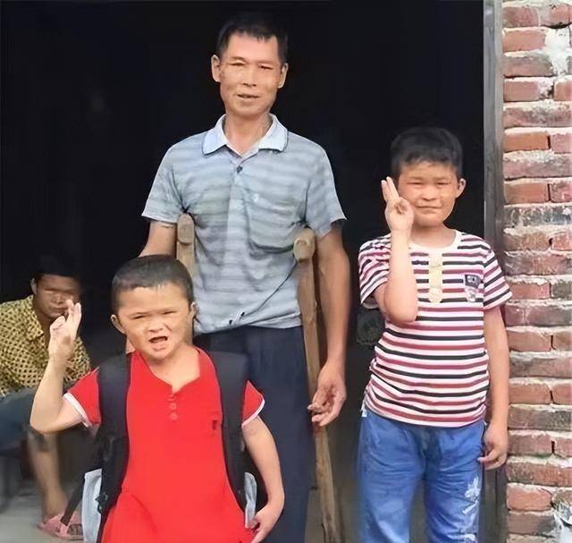 长相酷似马云的7岁小男孩,爆红后被资本抛弃,如今过得怎么样了_范小勤