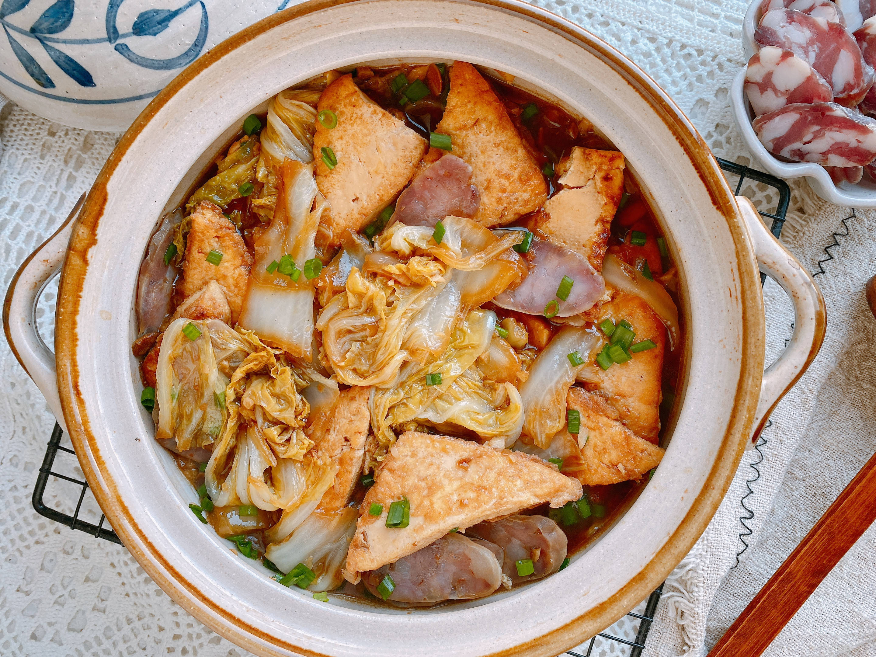 最适合冬天的白菜豆腐煲,热乎乎炖一锅,2个重点,食材咸香入味
