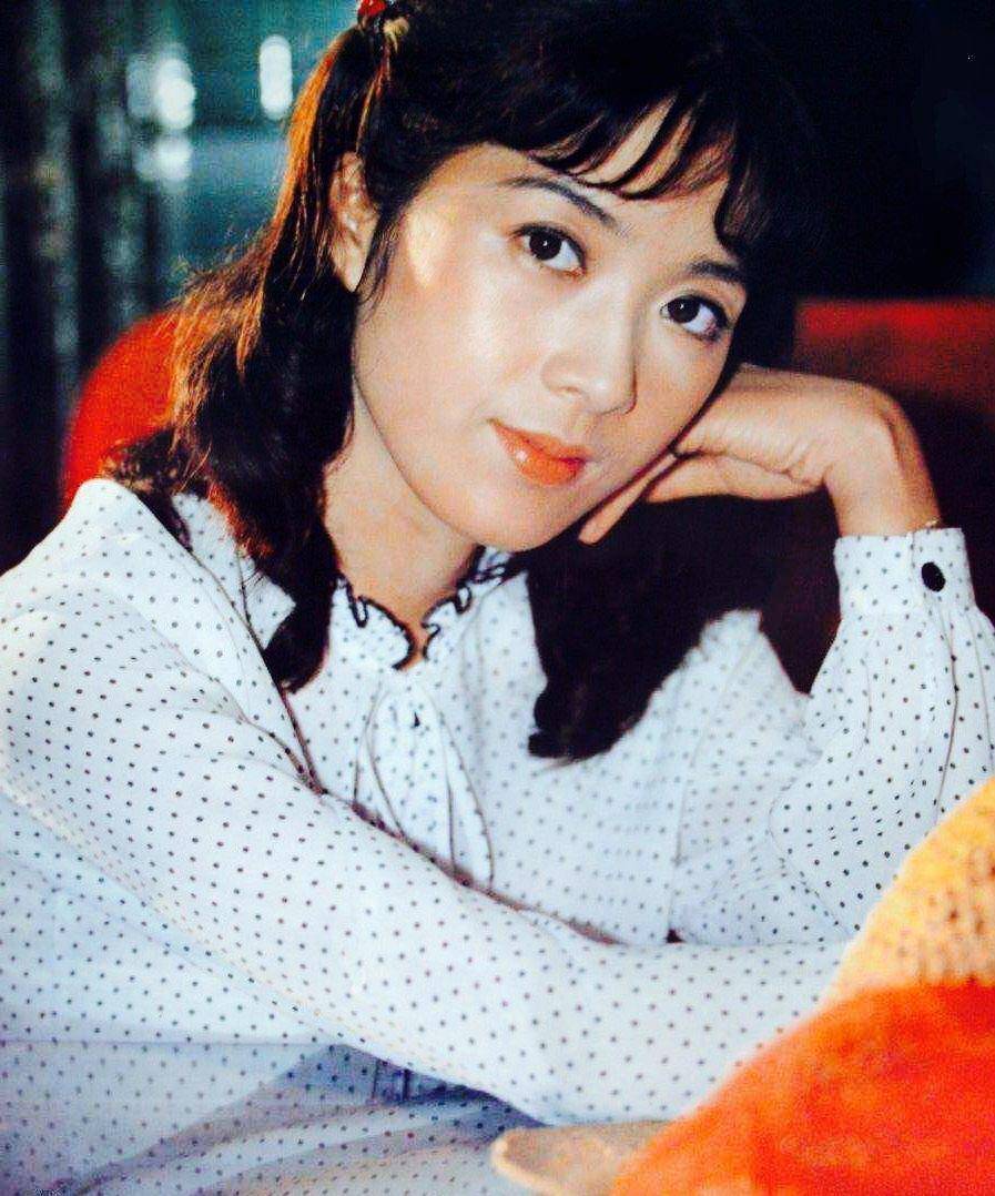 80年代第一美女龚雪,当年因"流氓案"被迫退圈,现在怎么样了?