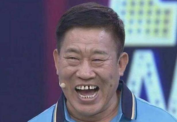 嘴歪人丑的杜旭东,竟"骗"得妻子恩爱37年,女儿颜值逆天_小时候_丑角